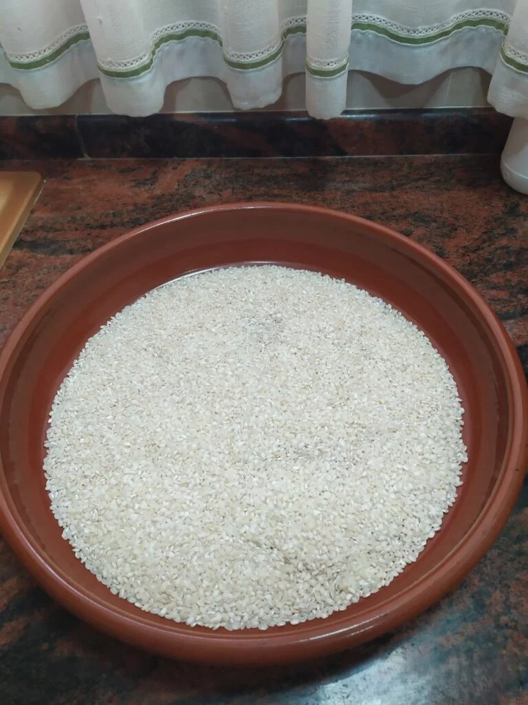 Cazuela con arroz (arroz al horno)