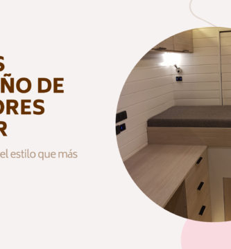 Imagen destacada del artículo sobre diseño de muebles para furgoneta camper con imagen ilustrativa del interior de una camper amueblada. Decoración interior de furgoneta camper con textiles, iluminación ambiental y acabados de madera