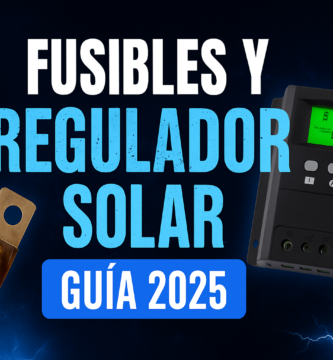 Miniatura estilo YouTube para guía de revisión y cambio de fusibles y regulador solar en camper 2025, con fusibles ilustrados a la izquierda, regulador solar digital a la derecha y texto Fusibles y Regulador Solar Guía 2025 sobre fondo azul eléctrico