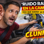 Miniatura estilo YouTube: conductor en camper con cara de susto escuchando un ruido, con icono de altavoz y coche vibrando.