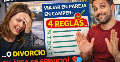Miniatura estilo YouTube: pareja en camper con checklist “4 reglas” y gesto de “calma”, enfoque humorístico sobre evitar discusiones.